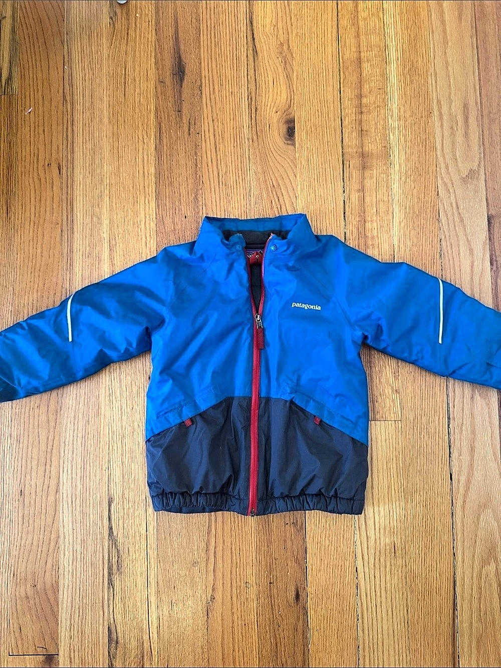 Patagonia Boys 5T Blue & Black Puffer Jacket